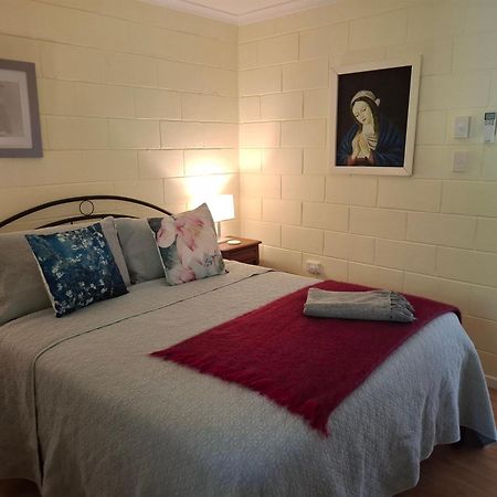 J & Ella'S Holiday House - 1 Bedroom, 1 Bathroom Home Cooktown Eksteriør billede
