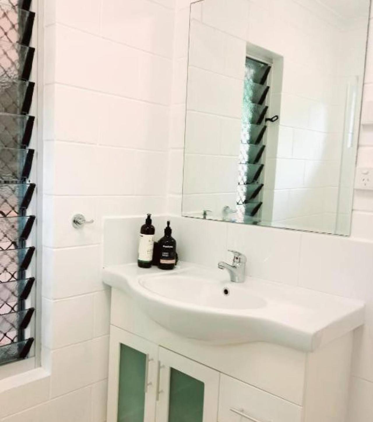 J & Ella'S Holiday House - 1 Bedroom, 1 Bathroom Home Cooktown Eksteriør billede