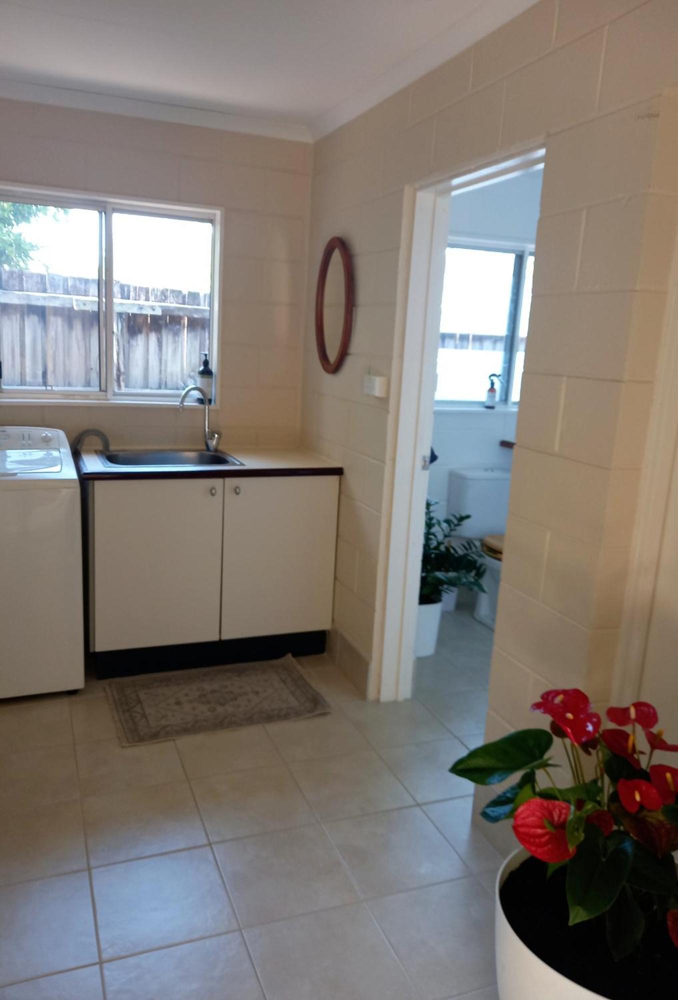 J & Ella'S Holiday House - 1 Bedroom, 1 Bathroom Home Cooktown Eksteriør billede