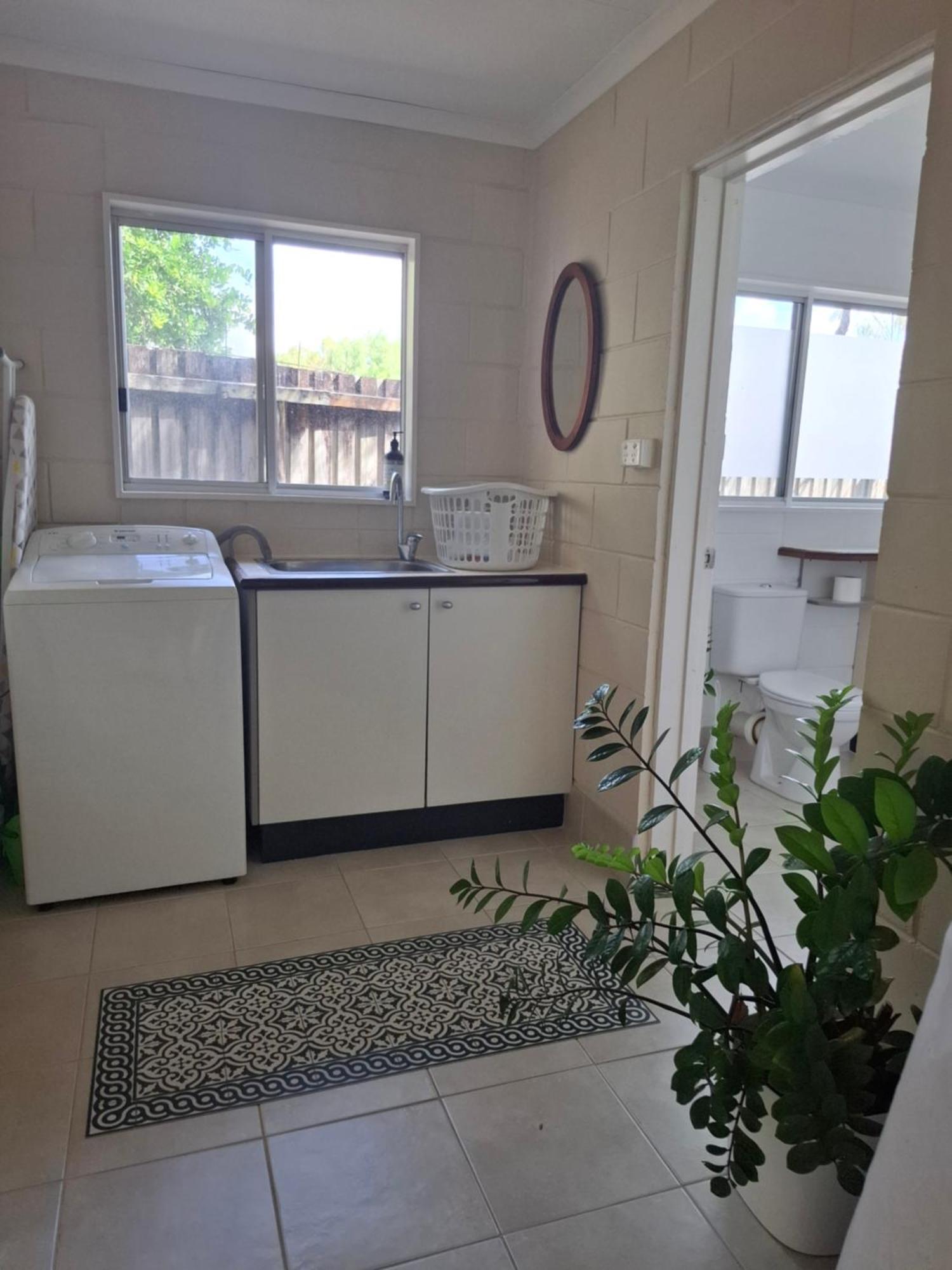 J & Ella'S Holiday House - 1 Bedroom, 1 Bathroom Home Cooktown Eksteriør billede